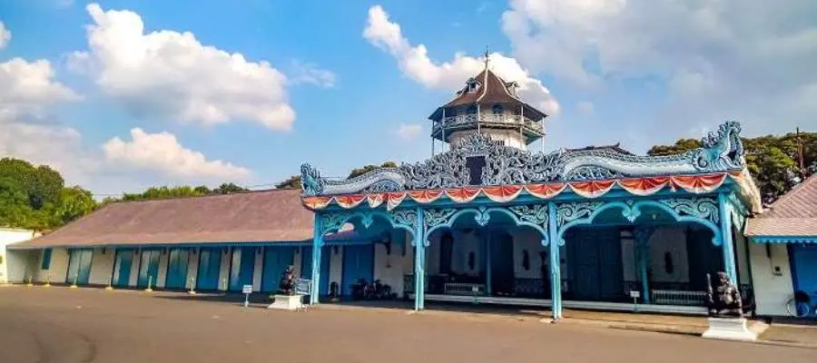 Mengunjungi Keraton Surakarta: Mengenal Kehidupan Kerajaan di Surakarta